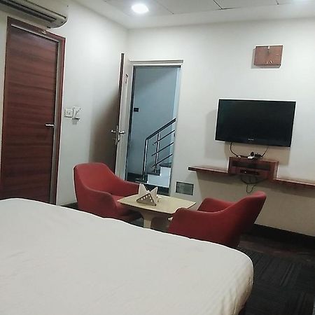 Hotel Manoranjan Inn Lucknow Zewnętrze zdjęcie