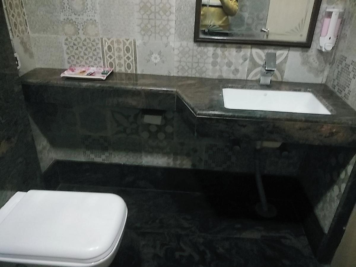Hotel Manoranjan Inn Lucknow Zewnętrze zdjęcie