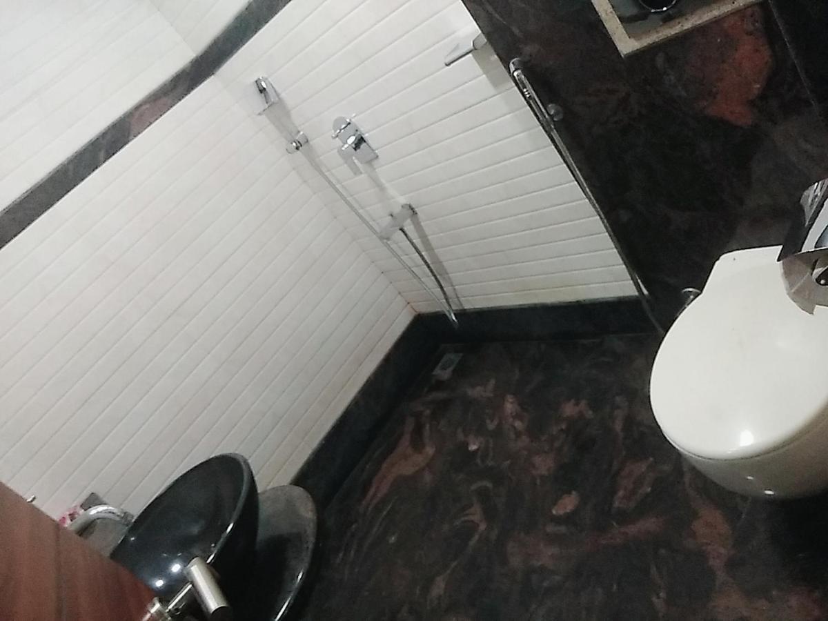 Hotel Manoranjan Inn Lucknow Zewnętrze zdjęcie